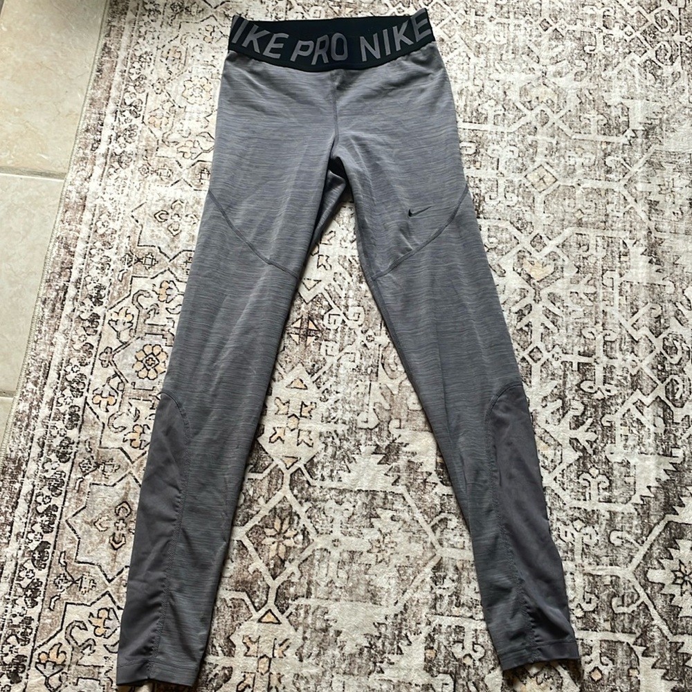 Women’s Nike pro leggings size medium